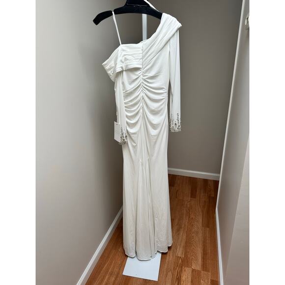 NEW Mac Duggal 12231 White Beaded Cuff Drop Shoulder Faux Wrap Gown size 6 - Picture 7 of 11